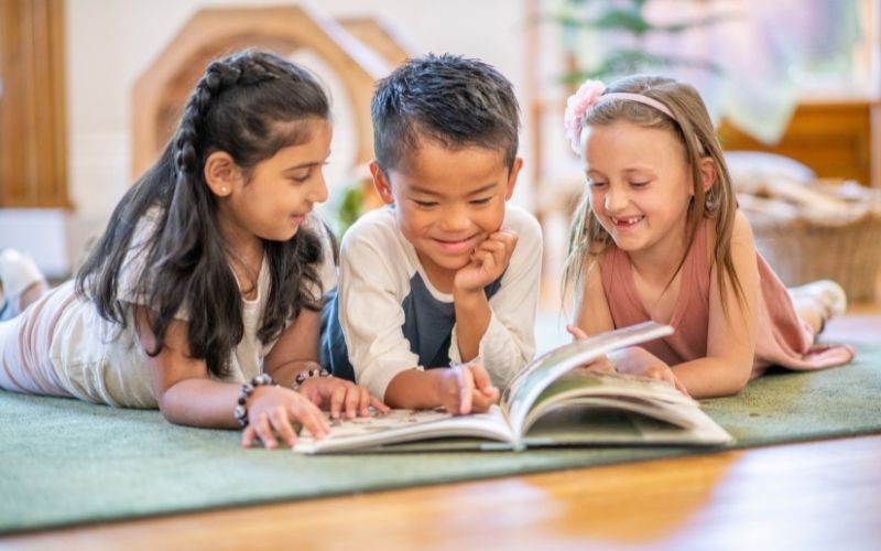 3 children reading